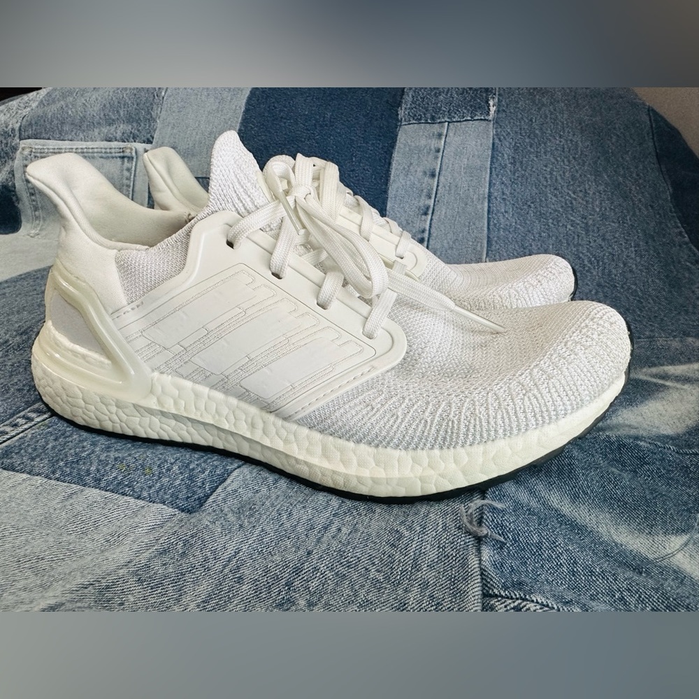 Adidas Ultraboost DNA 22 Running Shoes